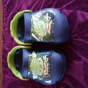 CROCS GUC  TODDLER  BOY  STAR WARS CROCS SIZE  6/7
